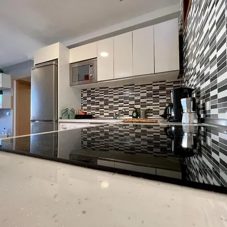 Ohmyhost360 - Sunny Holidays Apartment